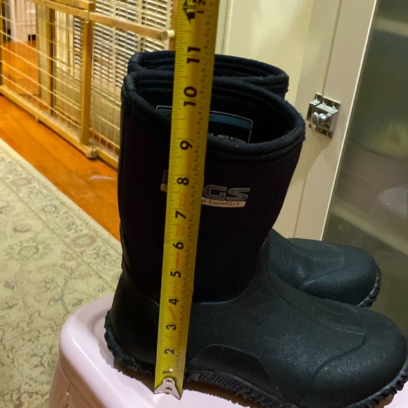 BOGS: Waterproof and weather resistant Slip-Ons; very GOOD condition..! - Picture 7 of 12